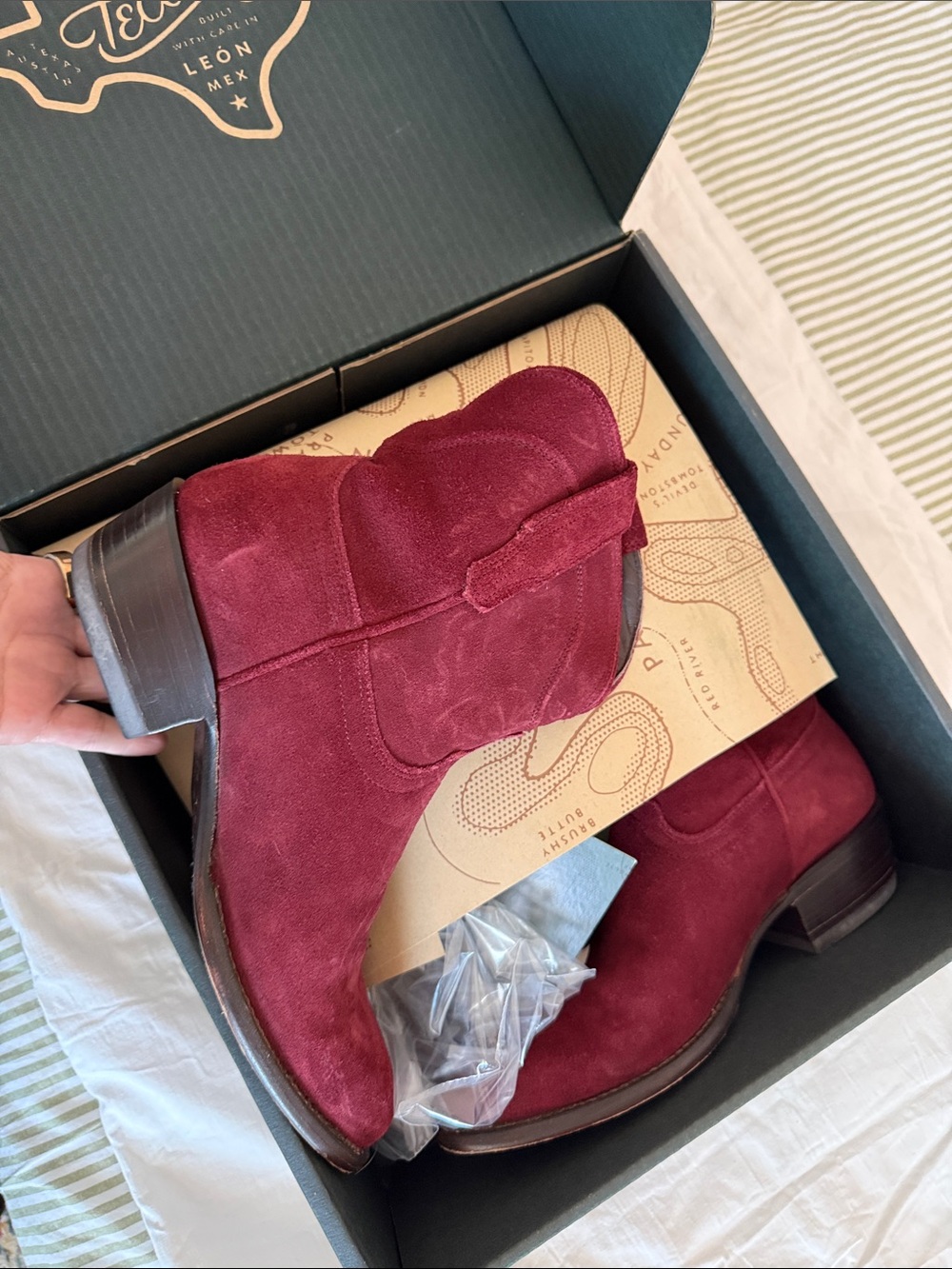 Tecovas “The Lucy” in Wine Suede w9B